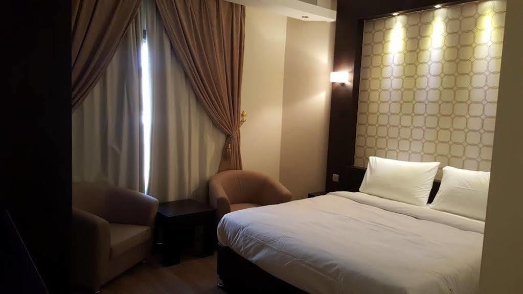 Al Muhanna Plaza Salmiya Old Souk Кувейт Екстериор снимка